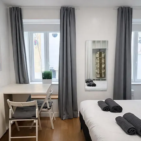 Stunning & Modern In Апартаменты Лиссабон