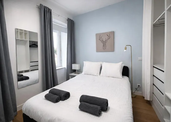 Stunning & Modern In Апартаменты Лиссабон